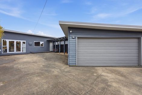Photo of property in 82 Wairau Road, Oakura, 4314