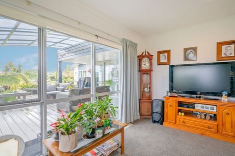 Photo of property in 20 Roseberry Place, Whitianga, 3510