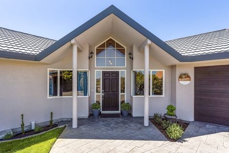 Photo of property in 10 Glen Loch Place, Paraparaumu, 5032