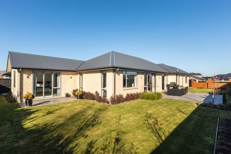 Photo of property in 15 Bargrove Close, Halswell, Christchurch, 8025