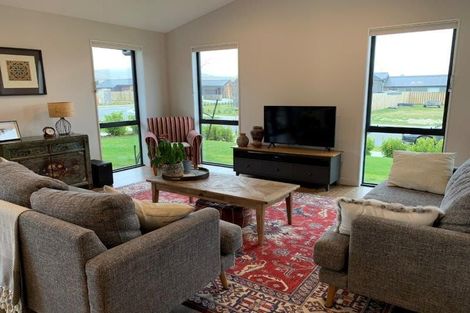 Photo of property in 43 Obelisk Street, Wanaka, 9305