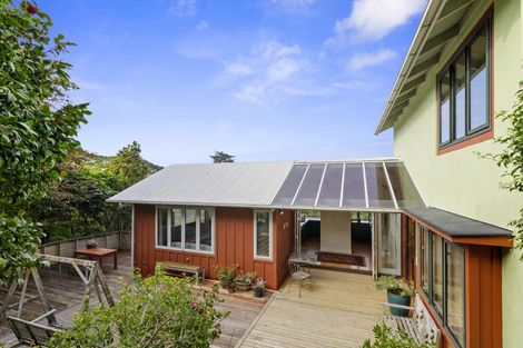 Photo of property in 12-12a Maungaraki Road, Korokoro, Lower Hutt, 5012