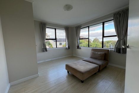 Photo of property in 17 Bradbury Road, Botany Downs, Auckland, 2010