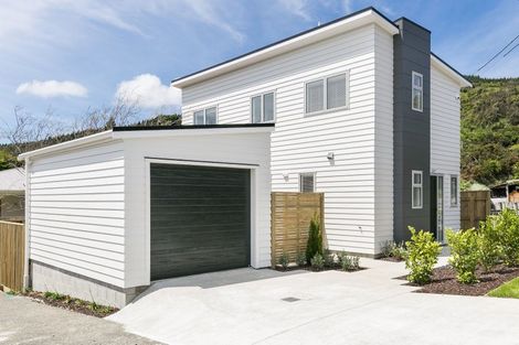 Photo of property in 41a Collins Avenue, Tawa, Wellington, 5028