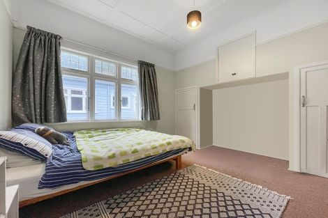 Photo of property in 8 Rixon Grove, Mount Victoria, Wellington, 6011