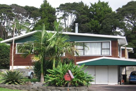 Photo of property in 15 Takapu Street, Henderson, Auckland, 0612