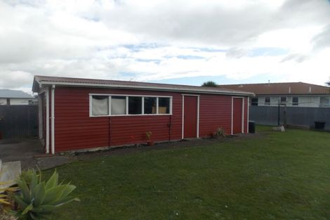 Photo of property in 31 Hillcrest Drive, Kelvin Grove, Palmerston North, 4414