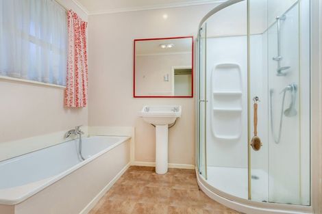 Photo of property in 38 Blakeborough Drive, Forrest Hill, Auckland, 0620