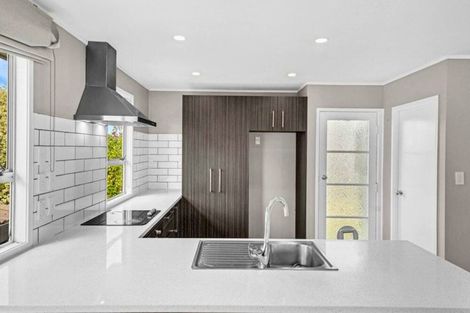 Photo of property in 17 Landow Place, Henderson, Auckland, 0612