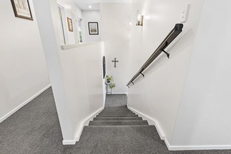 Photo of property in 11 Ruapehu Drive, Fitzherbert, Palmerston North, 4410