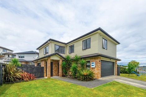 Photo of property in 48 Kirikiri Drive, Papakura, 2110