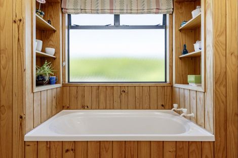 Photo of property in 14 Fairview Terrace, Waipahihi, Taupo, 3330