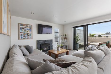 Photo of property in 77 Pohutukawa Place, Bell Block, New Plymouth, 4312