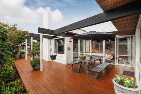 Photo of property in 11 Chilton Grove, Hokowhitu, Palmerston North, 4410