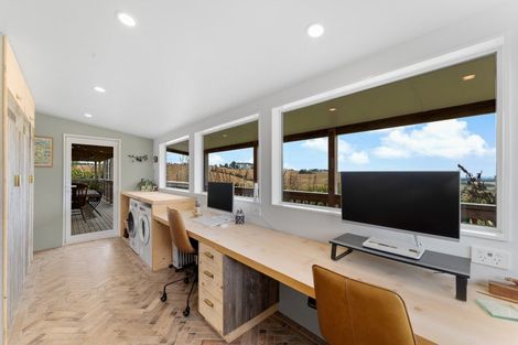 Photo of property in 236 Kiwitahi Road, Helensville, 0875