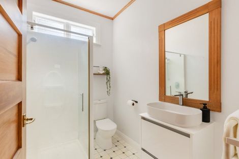 Photo of property in 25 Glen Almond Street, New Plymouth, 4310