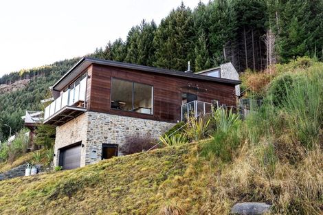 Photo of property in 45 Dart Place, Fernhill, Queenstown, 9300