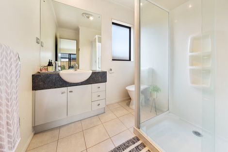 Photo of property in 33 Croftview Road, Wattle Downs, Auckland, 2103