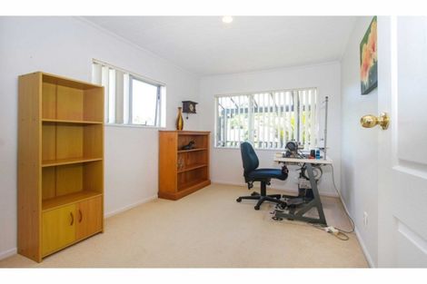 Photo of property in 1/18 Teviot Place, Totara Vale, Auckland, 0629