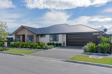 Photo of property in 11 Evelyn Crescent, Marshland, Christchurch, 8083