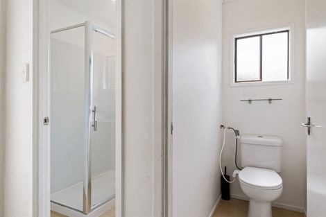 Photo of property in 1/4 Braund Place, Glenfield, Auckland, 0629