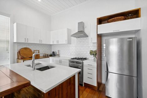 Photo of property in 157 Saint Aubyn Street, New Plymouth, 4310