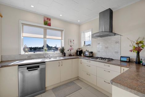 Photo of property in 6 Norwich Avenue, Spotswood, New Plymouth, 4310