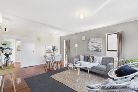 Photo of property in 6a Stella Grove, Newlands, Wellington, 6037