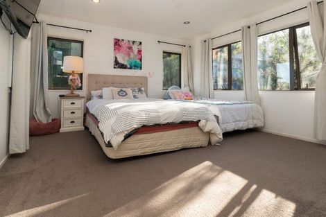 Photo of property in 8 San Casello Rise, Henderson, Auckland, 0612