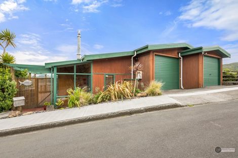 Photo of property in 5 Honeysuckle Grove, Maungaraki, Lower Hutt, 5010