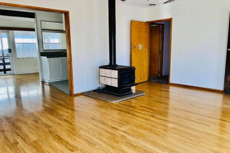 Photo of property in 52 Larnoch Road, Henderson, Auckland, 0610