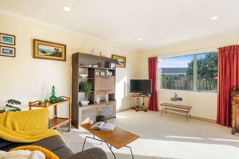 Photo of property in 8a Chilton Drive, Paraparaumu, 5032