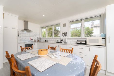 Photo of property in 30 Surprise Place, Cannons Creek, Porirua, 5024