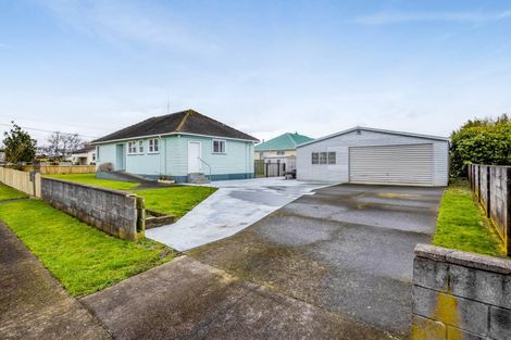 Photo of property in 1 Malone Place, Hawera, 4610