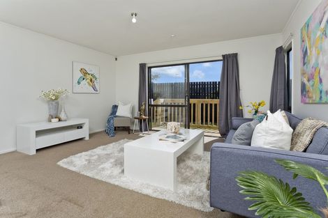 Photo of property in 2/106 Shifnal Drive, Randwick Park, Auckland, 2105