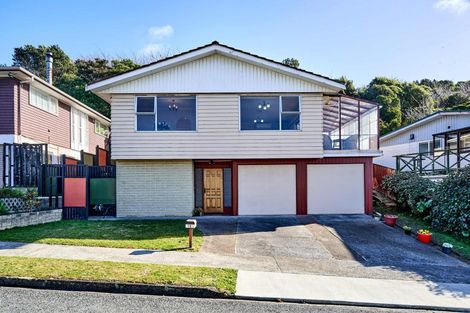 Photo of property in 18 Rembrandt Avenue, Tawa, Wellington, 5028