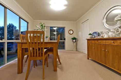 Photo of property in 8 Malin Place, Pinehill, Auckland, 0632