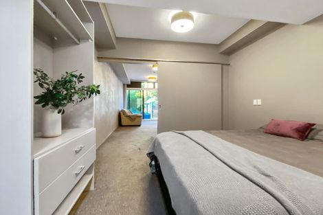 Photo of property in Sharella Living, 20 Glenmore Street, Thorndon, Wellington, 6011