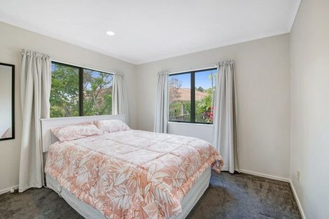 Photo of property in 10 Jacanas Place, Unsworth Heights, Auckland, 0632