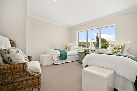 Photo of property in 13 Kukuwai Avenue, Red Beach, 0932