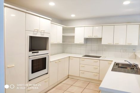 Photo of property in 10 Forsythe Place, Massey, Auckland, 0614