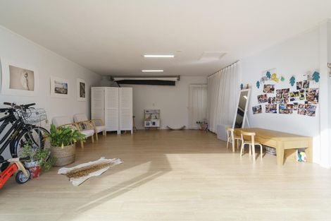 Photo of property in 12a Renata Crescent, Te Atatu Peninsula, Auckland, 0610