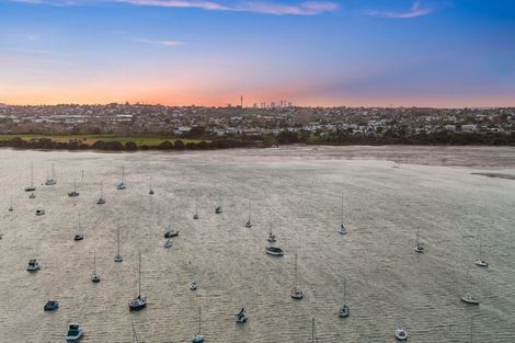 Photo of property in 16 Clyside Avenue, Half Moon Bay, Auckland, 2012