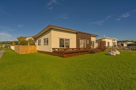 Photo of property in 1 Rena Place, Whitianga, 3510