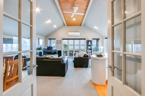 Photo of property in 7 Breakwater Road, Bluff Hill, Napier, 4110