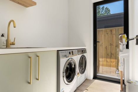 Photo of property in 18 Rushland Road, Jacks Point, 9371