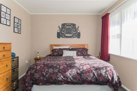 Photo of property in 17 Smith Street, Dannevirke, 4930