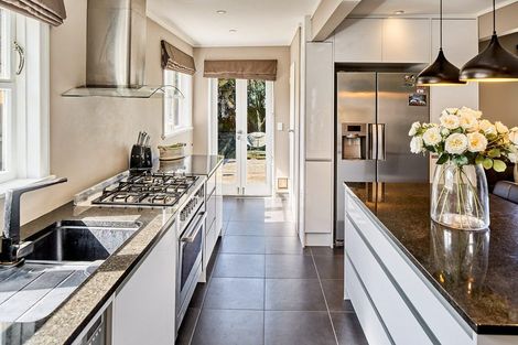 Photo of property in 44 Airlie Road, Plimmerton, Porirua, 5026