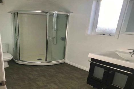 Photo of property in 3 Pleasant Road, Glen Eden, Auckland, 0602