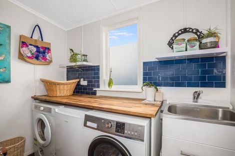 Photo of property in 7 Marine Parade, Eastbourne, Lower Hutt, 5013